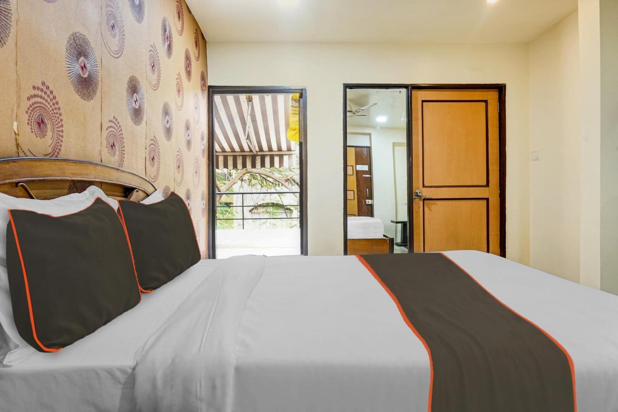 Hotel Galaxy Residency Kalyani Nagar Pune Bagian luar foto