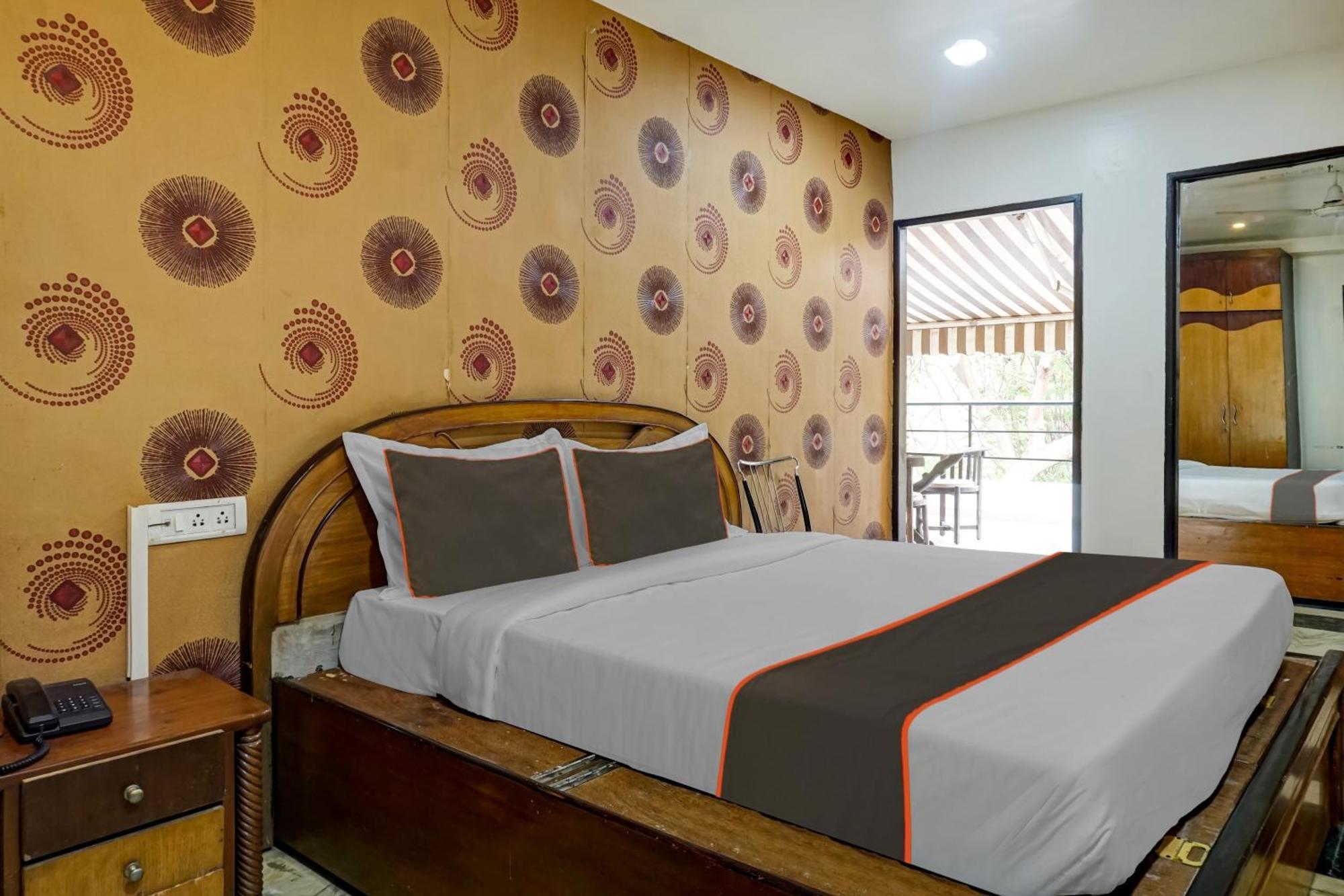 Hotel Galaxy Residency Kalyani Nagar Pune Bagian luar foto